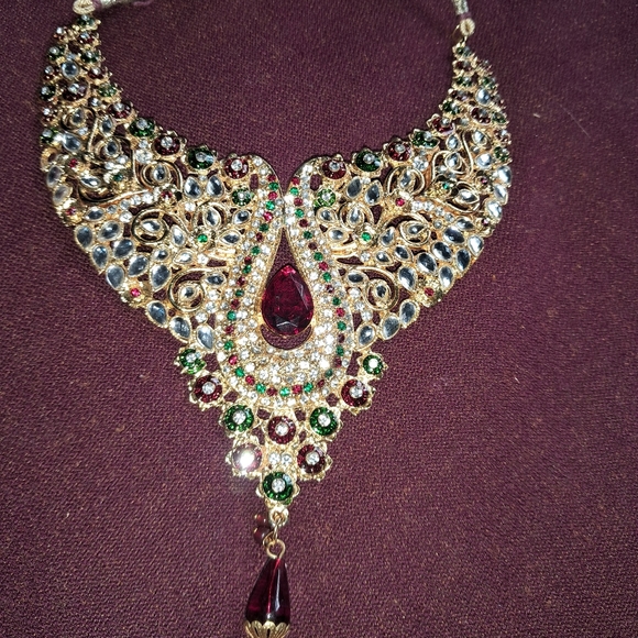 Alloy Gold Plated Grand Necklace - Picture 4 of 6